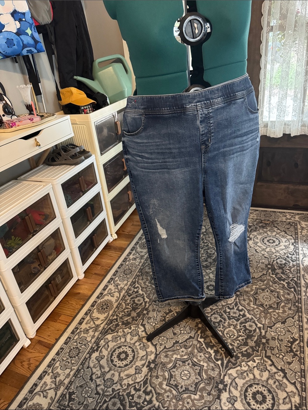 Torrid Lean Jean Distressed Dark Blue Capris